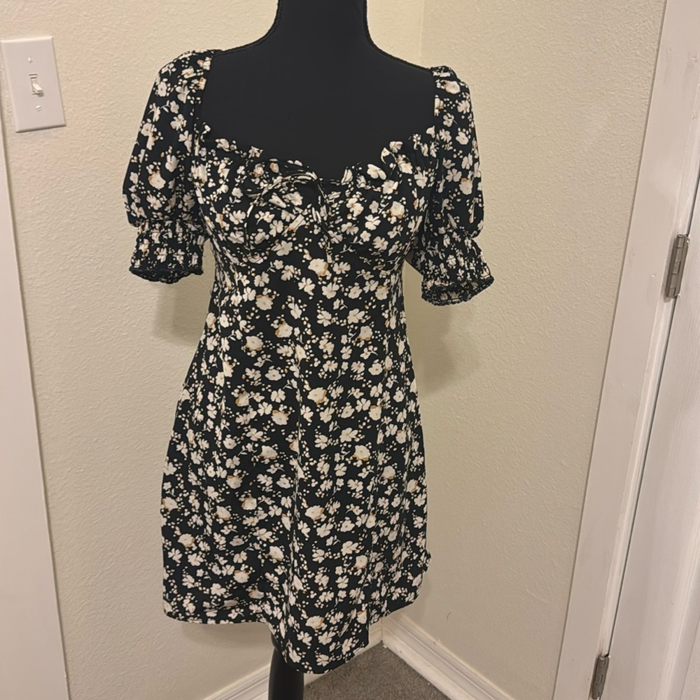 Trixxi Black & White Flowered Dress Size M